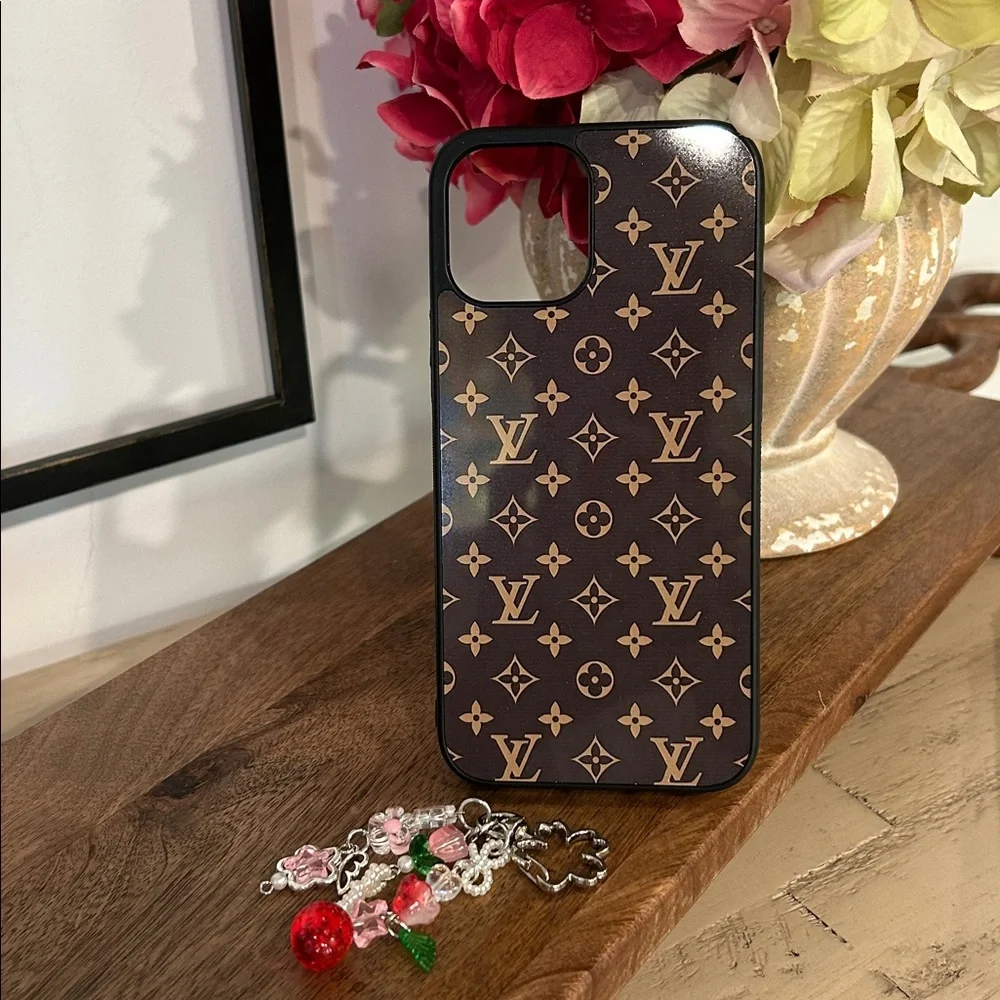 Gucci Beige GG Monogram Phone Case with Black Card Pocket